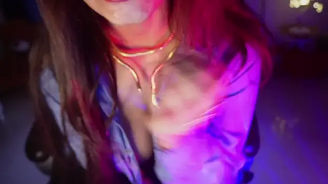 Snapshot of littledevil4511 chatting on January 6, 11:18 am littledevil4511 online show from January 6, 11:18 am