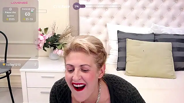 Snapshot of ElenaJuarez chatting on October 5, 7:15 pm ElenaJuarez online show from October 5, 7:15 pm