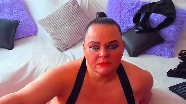 Snapshot of MilanaBiegert chatting on March 9, 9:35 am MilanaBiegert online show from March 9, 9:35 am