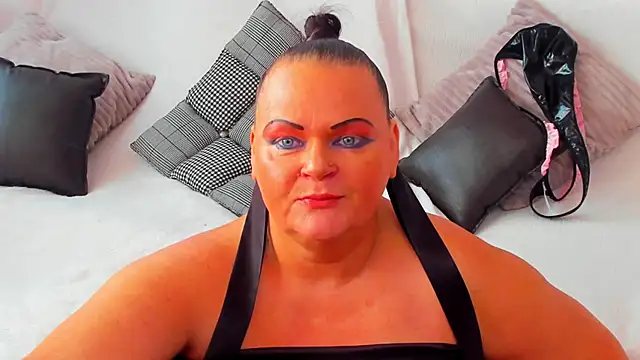 Snapshot of MilanaBiegert chatting on October 8, 7:10 am MilanaBiegert online show from October 8, 7:10 am