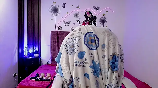 elena detroya online show from December 15, 12:33 pm