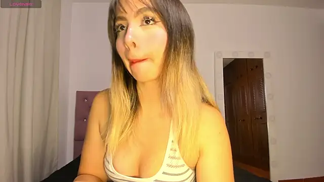 Snapshot of appocalypsee chatting on June 17, 2:22 am appocalypsee online show from June 17, 2:22 am