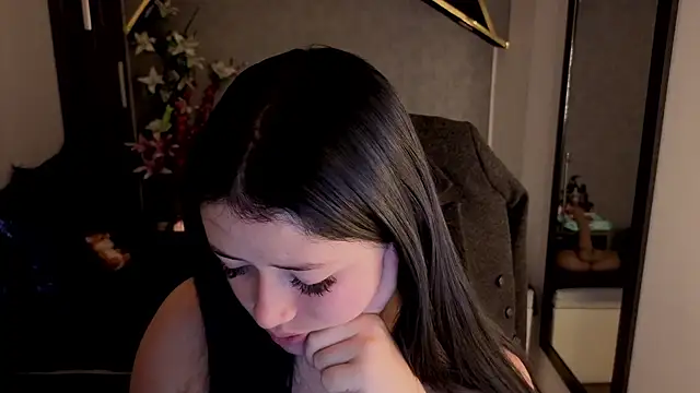 almma shy online show from November 26, 1:22 pm