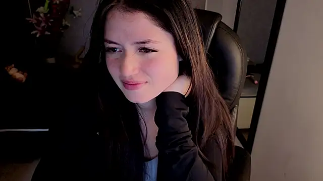 almma shy online show from October 27, 1:23 pm