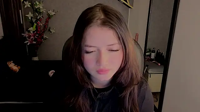 almma shy online show from October 22, 1:21 pm