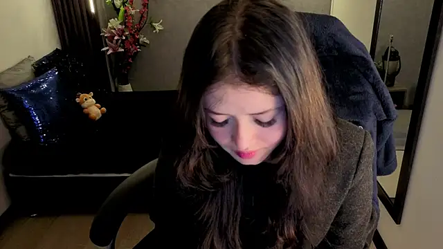 almma shy online show from September 22, 1:28 pm