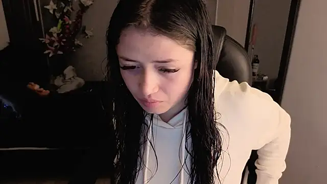 almma shy online show from November 4, 2:32 pm