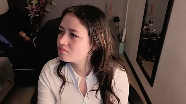 almma shy online show from October 31, 2:02 pm