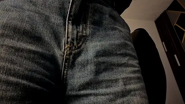 almma shy online show from November 28, 1:33 pm