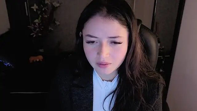 almma shy online show from October 30, 2:47 pm