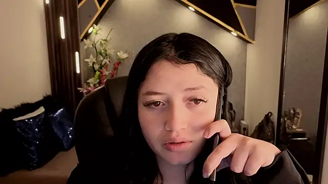 almma shy online show from December 3, 1:43 pm