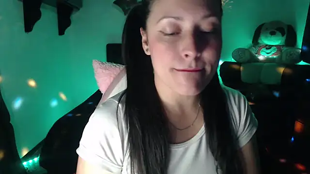 Allisonnlopez online show from December 5, 8:28 pm