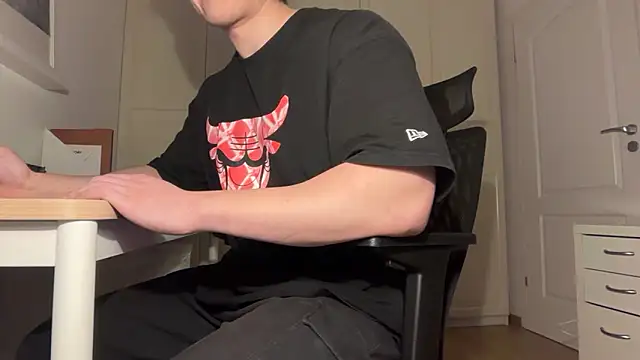 jungcock3210 online show from February 3, 3:28 pm