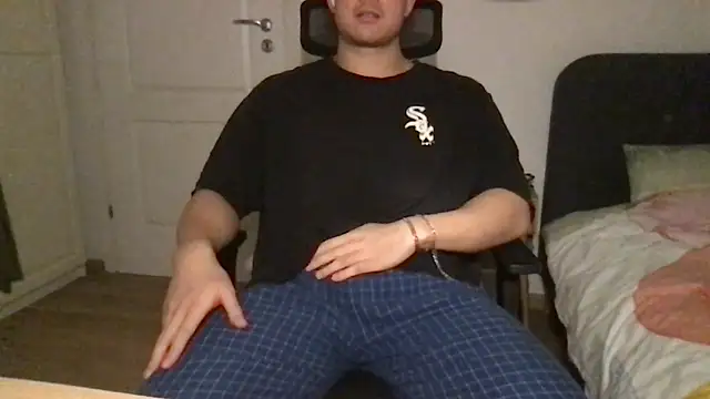 jungcock3210 online show from October 22, 5:01 pm