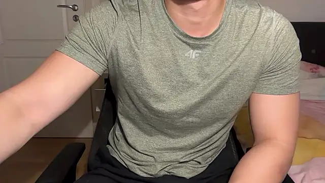 jungcock3210 online show from November 7, 5:39 pm