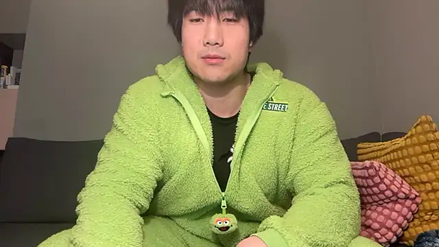 jungcock3210 online show from December 15, 5:19 pm