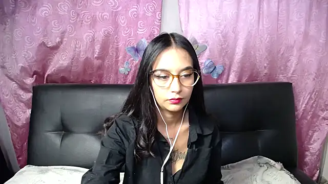 Snapshot of Annerainhoot chatting on March 5, 2:25 am Annerainhoot online show from March 5, 2:25 am