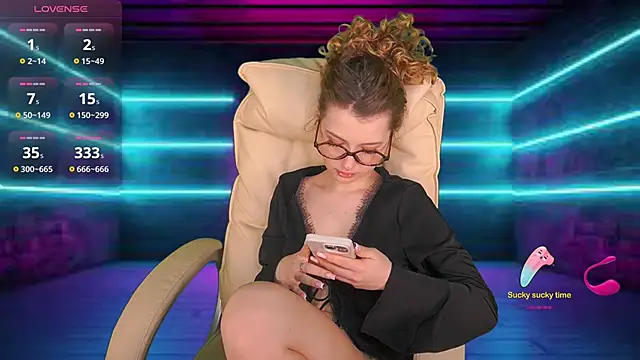 Snapshot of YesPussyClover chatting on March 6, 3:35 am YesPussyClover online show from March 6, 3:35 am