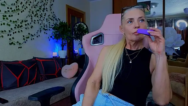amelia blondy online show from April 20, 12:41 pm