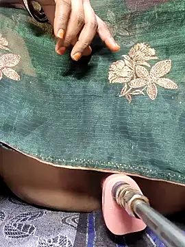Snapshot of sexychutxxx7 chatting on January 22, 1:32 pm sexychutxxx7 online show from January 22, 1:32 pm