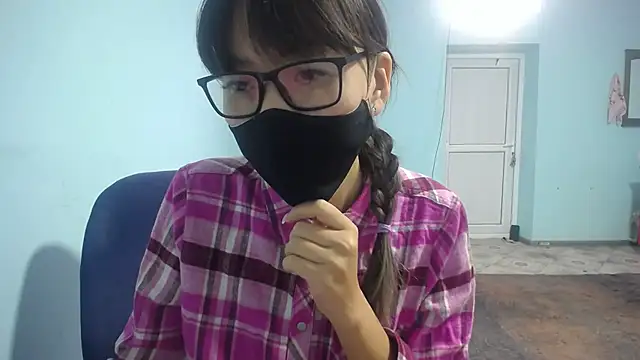 Snapshot of elllaaxx chatting on October 10, 3:29 am elllaaxx online show from October 10, 3:29 am