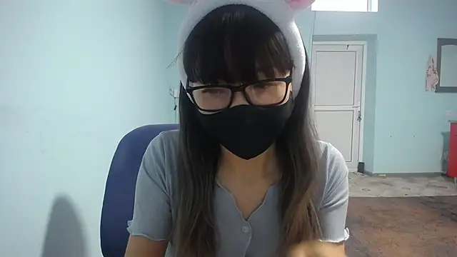 Snapshot of elllaaxx chatting on October 29, 3:38 am elllaaxx online show from October 29, 3:38 am