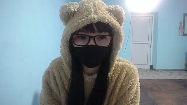 Snapshot of elllaaxx chatting on December 14, 5:02 am elllaaxx online show from December 14, 5:02 am