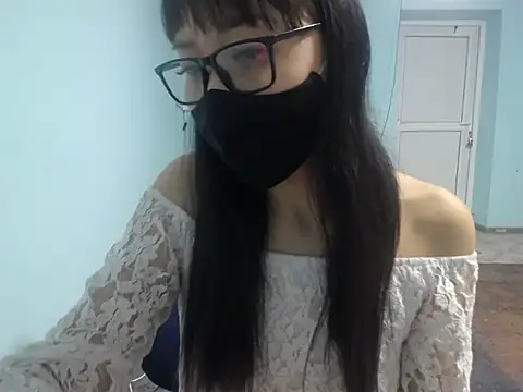 Snapshot of elllaaxx chatting on February 9, 3:37 am elllaaxx online show from February 9, 3:37 am