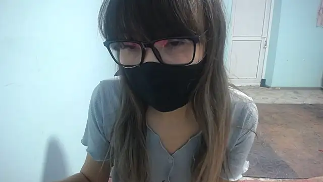 Snapshot of elllaaxx chatting on December 5, 4:11 am elllaaxx online show from December 5, 4:11 am