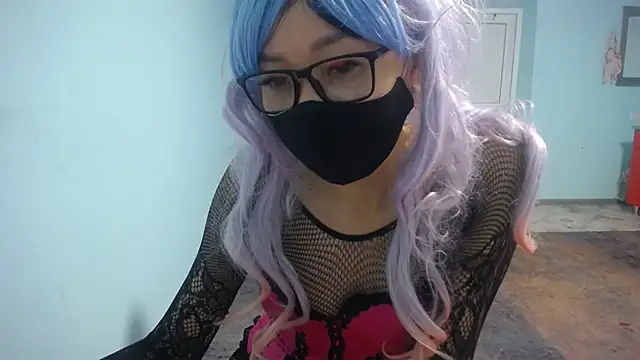 Snapshot of elllaaxx chatting on November 1, 3:46 am elllaaxx online show from November 1, 3:46 am