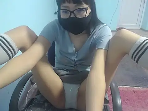 elllaaxx online show from April 15, 4:18 am