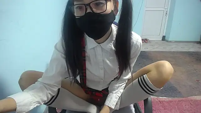 Snapshot of elllaaxx chatting on February 19, 3:47 am elllaaxx online show from February 19, 3:47 am