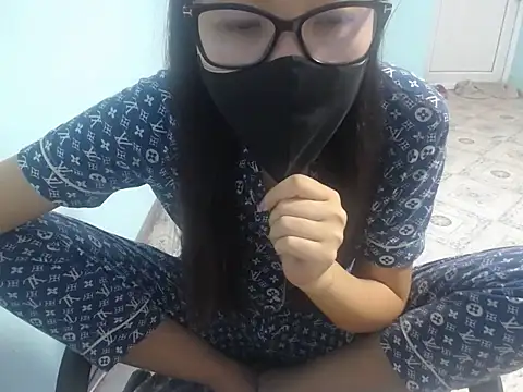 Snapshot of elllaaxx chatting on July 6, 3:57 am elllaaxx online show from July 6, 3:57 am
