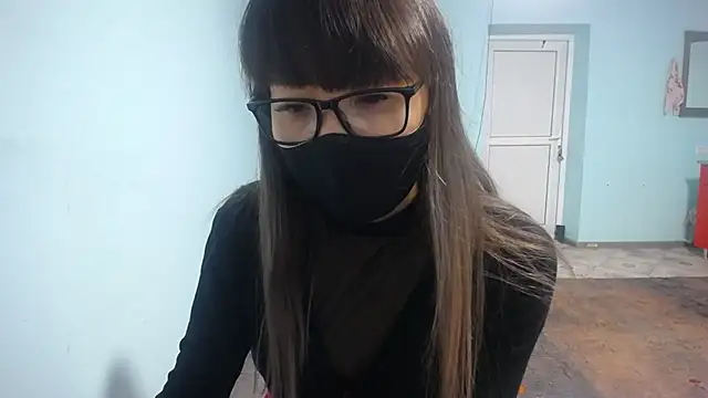 Snapshot of elllaaxx chatting on November 4, 3:43 am elllaaxx online show from November 4, 3:43 am