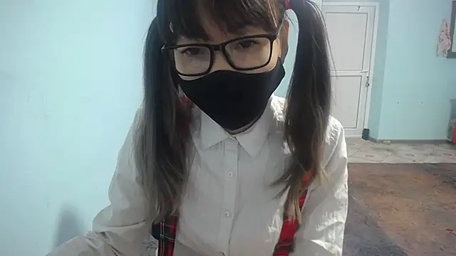 Snapshot of elllaaxx chatting on October 9, 4:24 am elllaaxx online show from October 9, 4:24 am