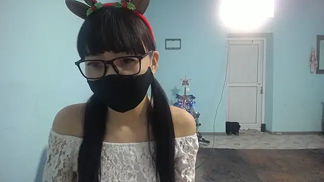 Snapshot of elllaaxx chatting on December 22, 4:12 am elllaaxx online show from December 22, 4:12 am