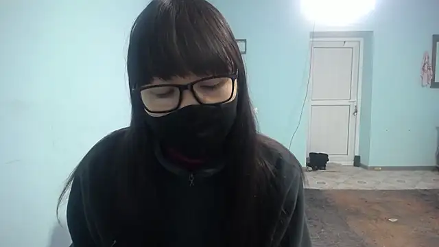 Snapshot of elllaaxx chatting on January 18, 4:27 am elllaaxx online show from January 18, 4:27 am