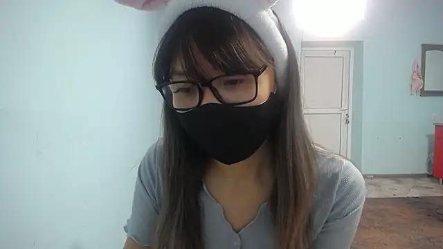 Snapshot of elllaaxx chatting on October 22, 4:12 am elllaaxx online show from October 22, 4:12 am