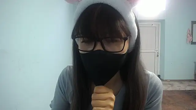 Snapshot of elllaaxx chatting on October 17, 4:27 am elllaaxx online show from October 17, 4:27 am