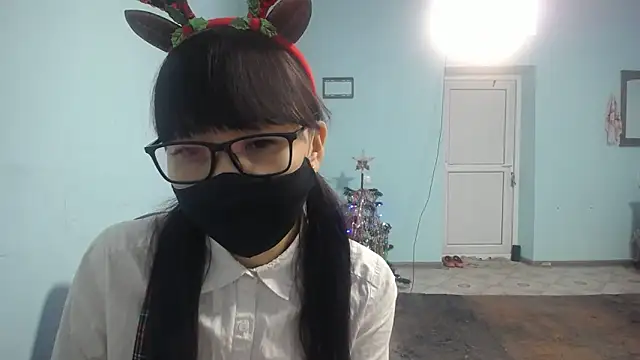 Snapshot of elllaaxx chatting on January 8, 4:29 am elllaaxx online show from January 8, 4:29 am