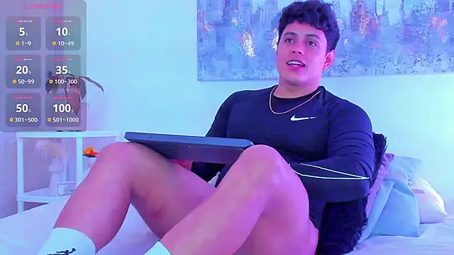 arminjones1 online show from November 26, 2:44 am