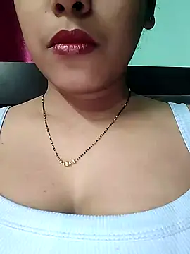 Snapshot of sexyindi_couple chatting on January 14, 1:28 pm sexyindi couple online show from January 14, 1:28 pm