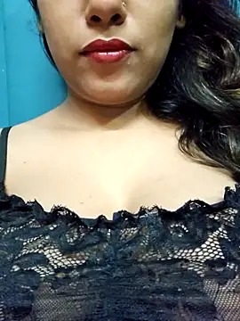Snapshot of sexyindi_couple chatting on October 5, 1:35 pm sexyindi couple online show from October 5, 1:35 pm