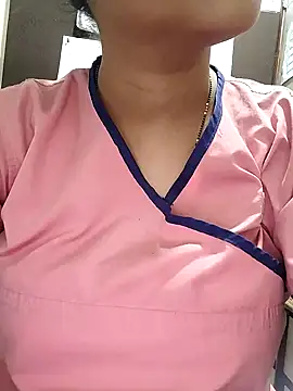 Snapshot of sexyindi_couple chatting on February 2, 2:38 am sexyindi couple online show from February 2, 2:38 am