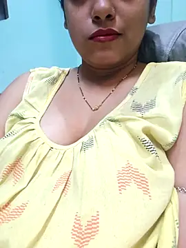 Snapshot of sexyindi_couple chatting on February 17, 6:09 am sexyindi couple online show from February 17, 6:09 am