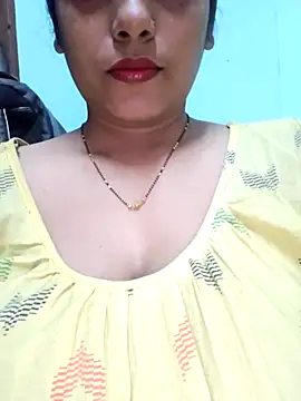 Snapshot of sexyindi_couple chatting on March 10, 7:22 am sexyindi couple online show from March 10, 7:22 am