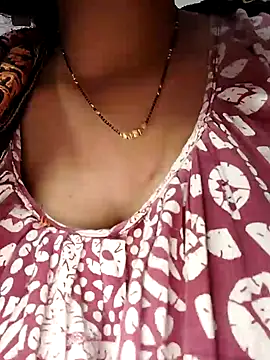 Snapshot of sexyindi_couple chatting on January 26, 1:47 pm sexyindi couple online show from January 26, 1:47 pm