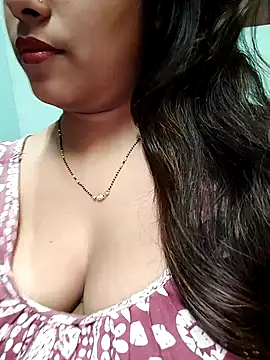 Snapshot of sexyindi_couple chatting on March 9, 1:48 pm sexyindi couple online show from March 9, 1:48 pm