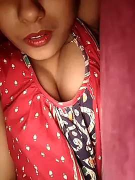 Snapshot of sexyindi_couple chatting on January 27, 4:54 pm sexyindi couple online show from January 27, 4:54 pm