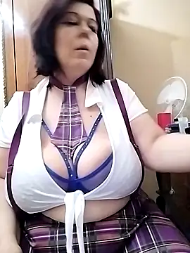 Snapshot of Lucia8600 chatting on May 3, 7:39 pm Lucia8600 online show from May 3, 7:39 pm